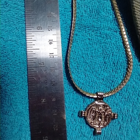 Goldtone coin necklace on serpentine chain - Picture 2 of 5